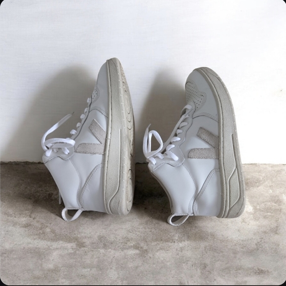 Veja Women’s V-15 Leather Sneaker White/Natural Mid Top US7/UK5/EU38 - Picture 6 of 8